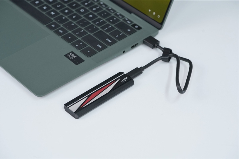 最高2000MB/s！朗科移动SSD ZX20L评测：坚固小巧内藏极致性能