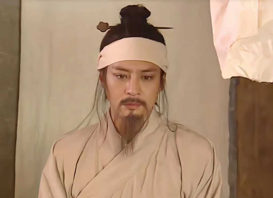 美髯公蒋恺虽然老成大伯了,和年轻女演员啊虽然有点突兀,但还是能看