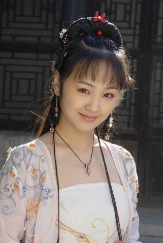 烽火戏诸侯的褒姒,实则是龙的口水的转世 周宣王听完童谣的分析之后