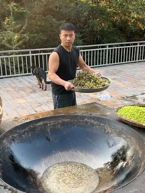 吃了咸菜滚豆腐 黄弟老子不及吾