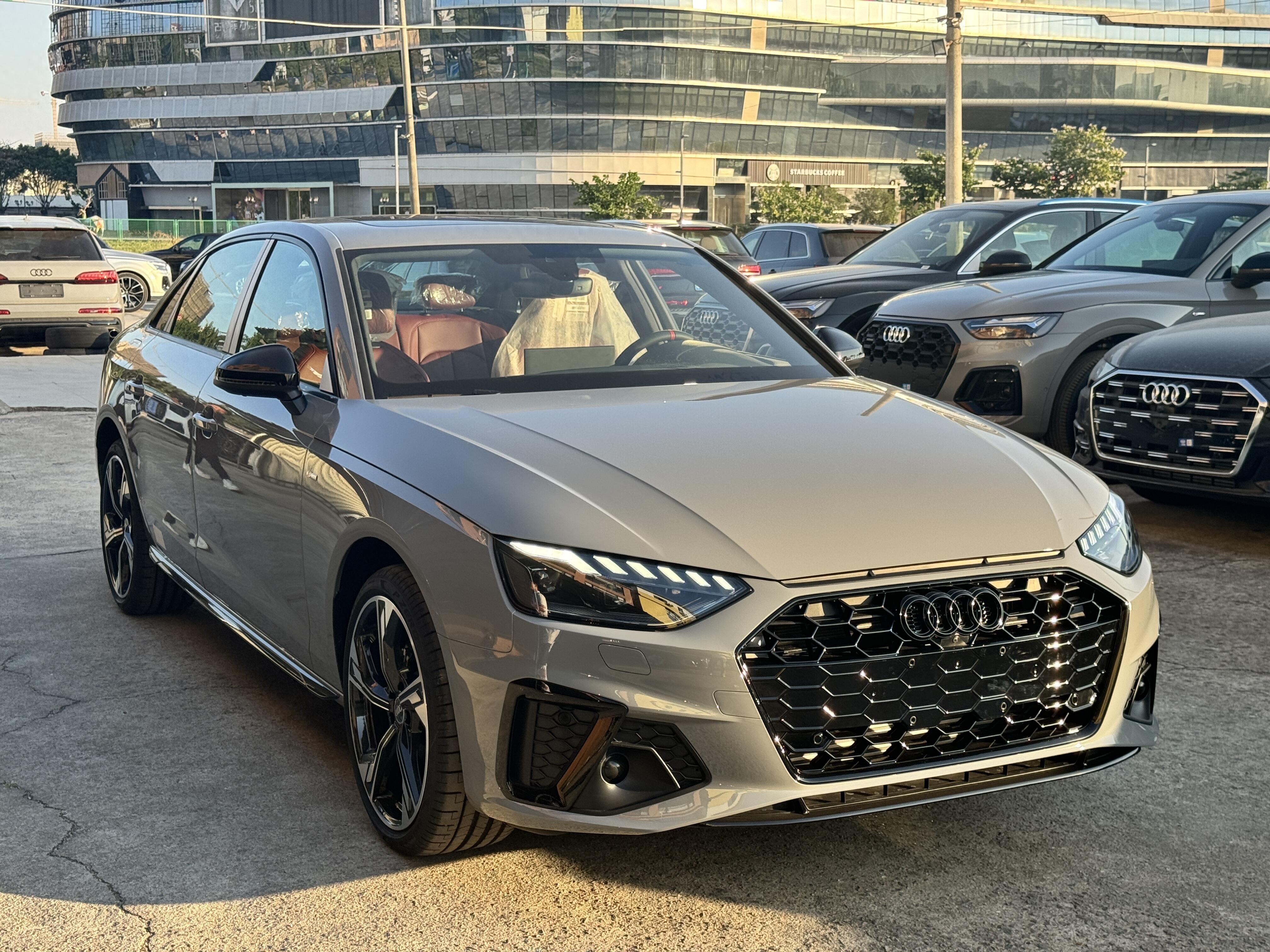 运动套件加持,广州车展上市,新款奥迪a5l实车现身街头