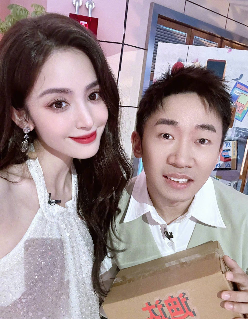 杨迪和古力娜扎表演亲吻?这场面是借位还是真亲上了啊?