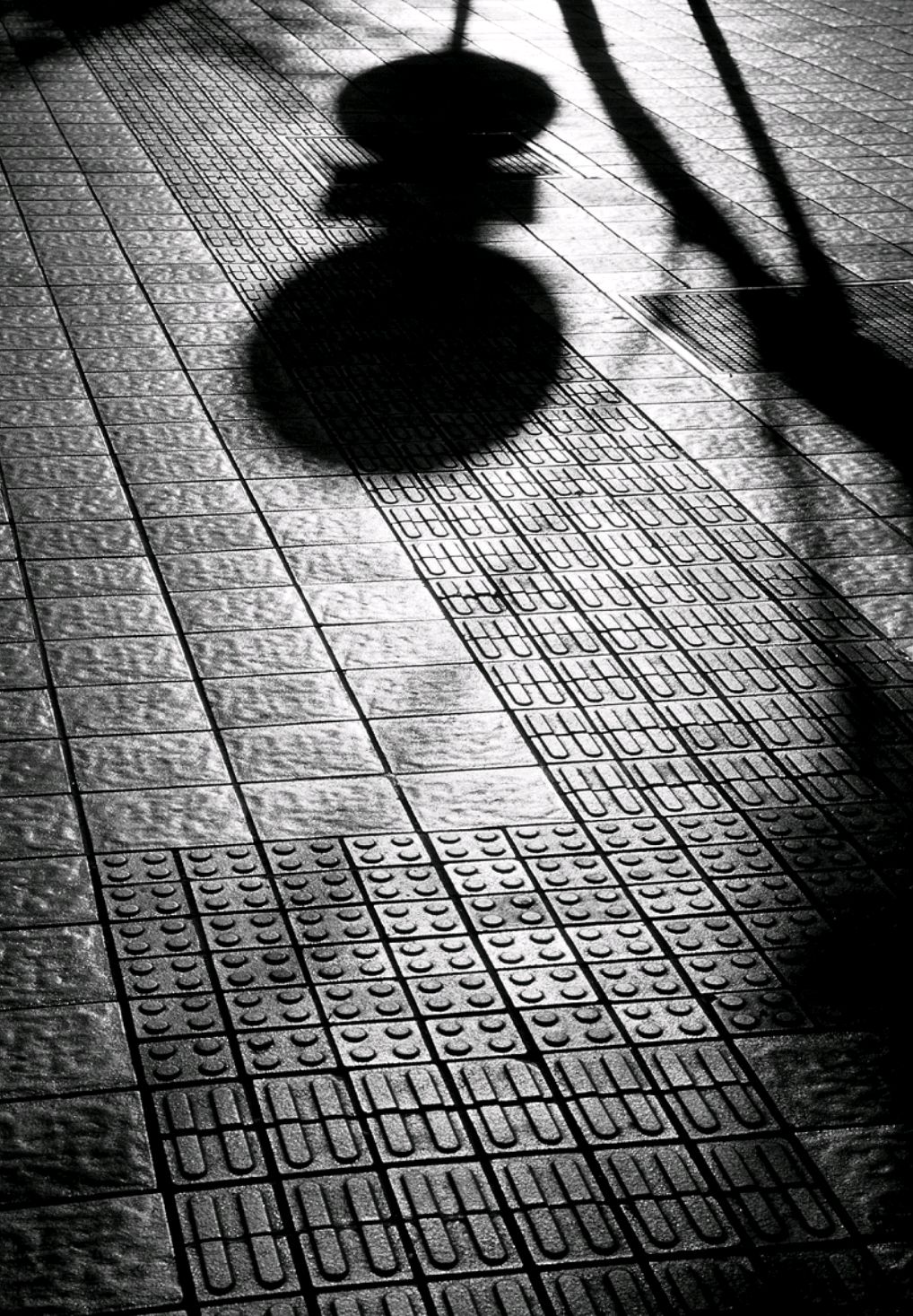 描绘自己影子的轮廓