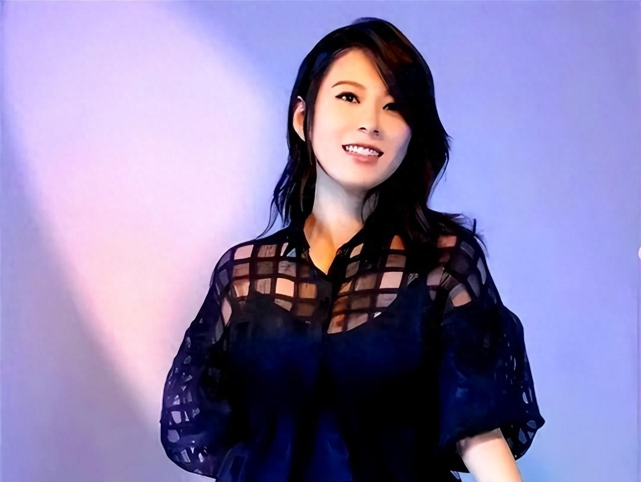 叶晴晴的音乐之路并非一蹴而就,她对音乐的热爱和执着追求,源于她成长