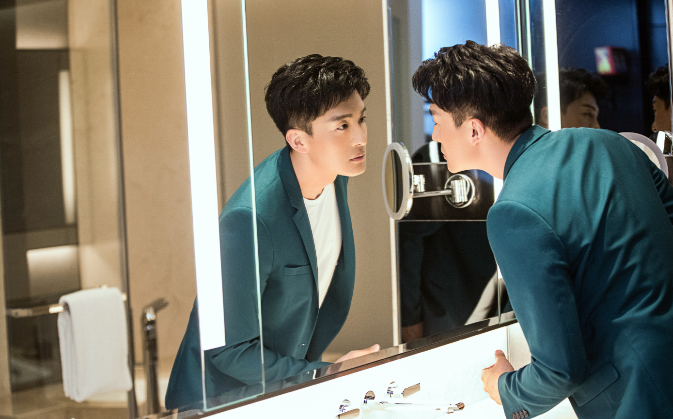 回顾:他戏里"花花公子",戏外专一,和妻子从校园到婚纱