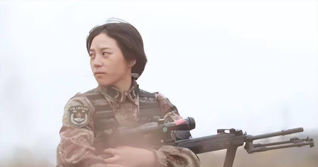 回顾"00后女枪王",因一张宣传照火遍全网,退伍后又成法学硕士