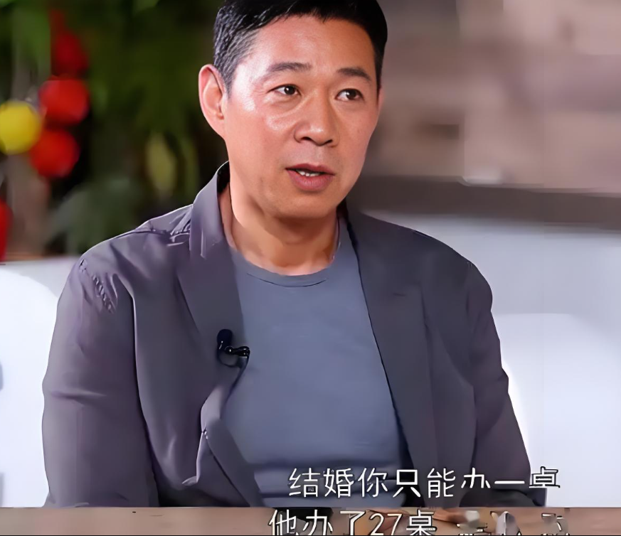 为安倍晋三哭丧,被张丰毅抛弃的吕丽萍,没料到自己害了心爱的他