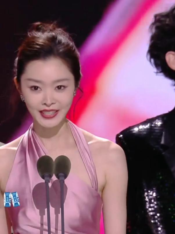 分手了?宋轶发言白敬亭扭头,眼神回避就是不敢看丨尖叫之夜