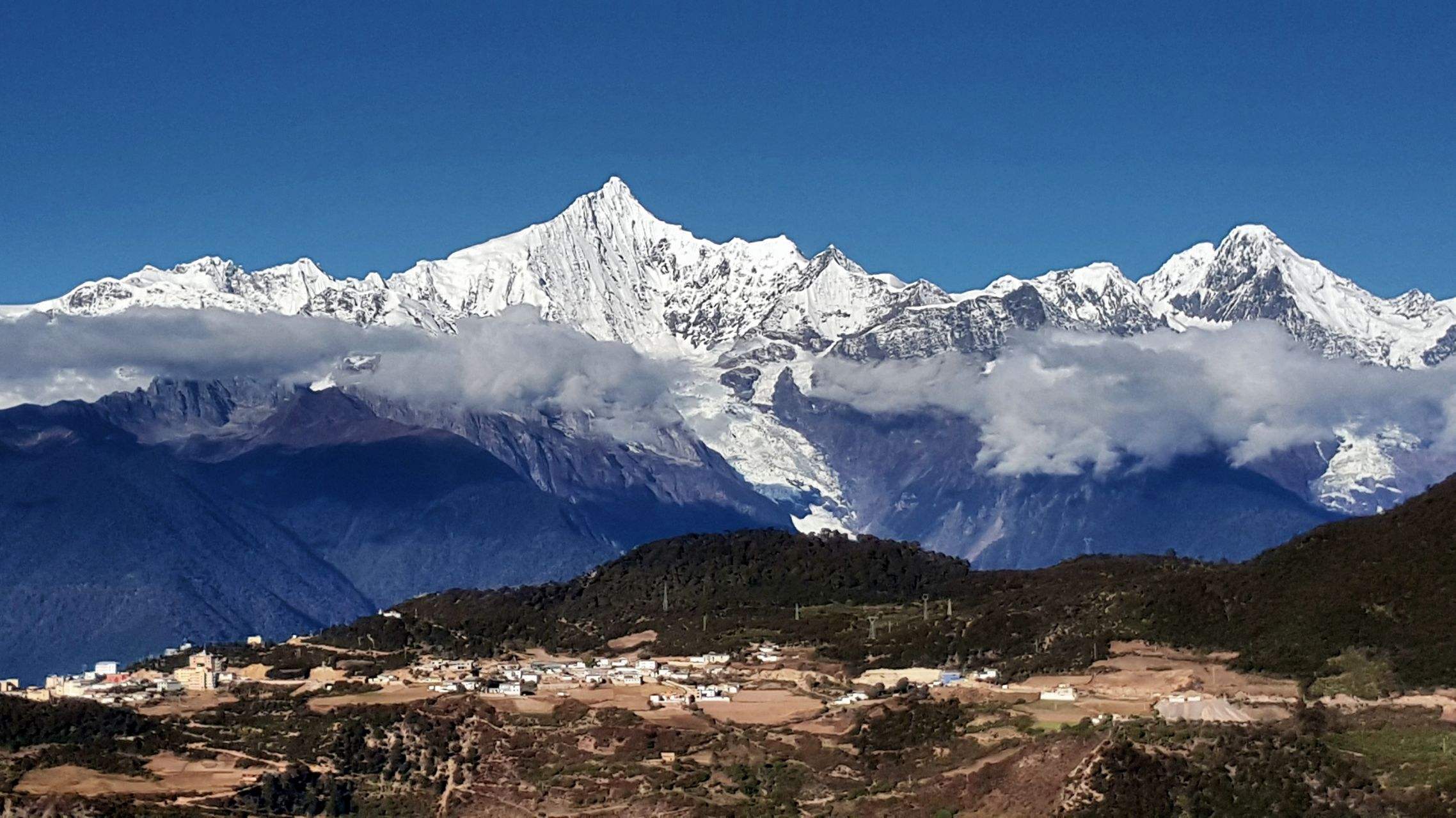 卡瓦格博雪山事故图片