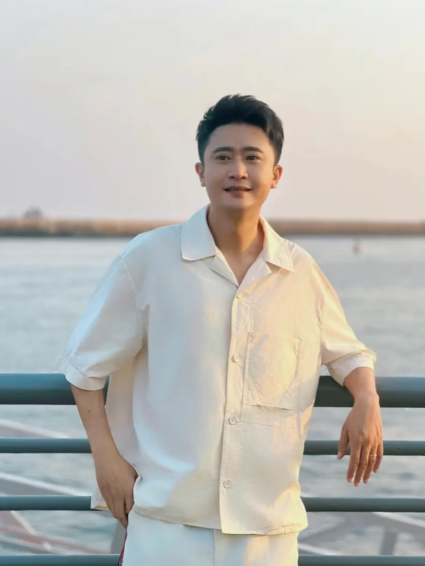 4,2004年毕业后主持辽宁卫视节目  5,2006年杨帆