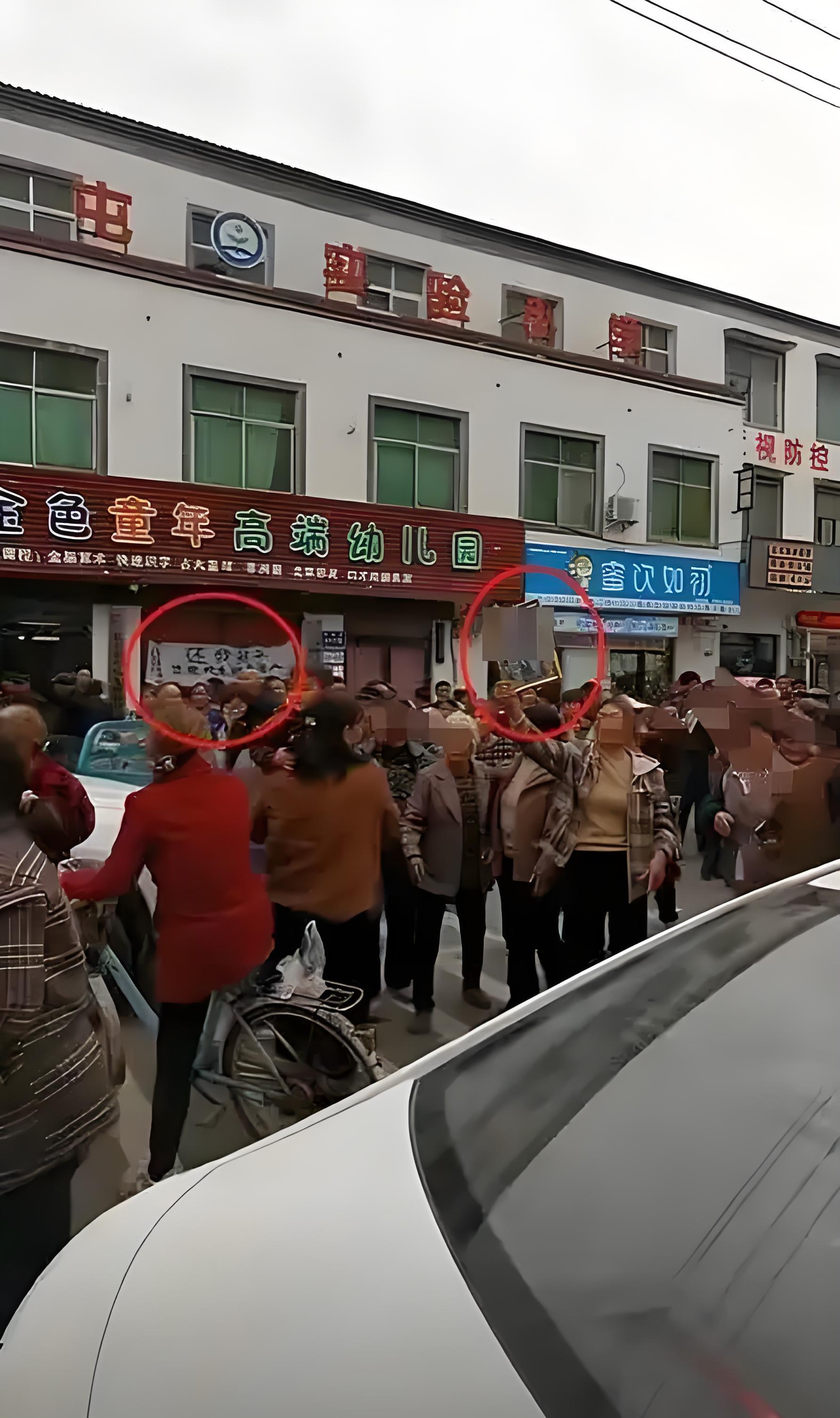 痛心!幼儿园悲剧再现:3岁女童遭校车碾压,引发网友热议!