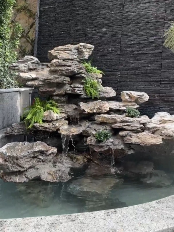 庭院鱼池英石假山