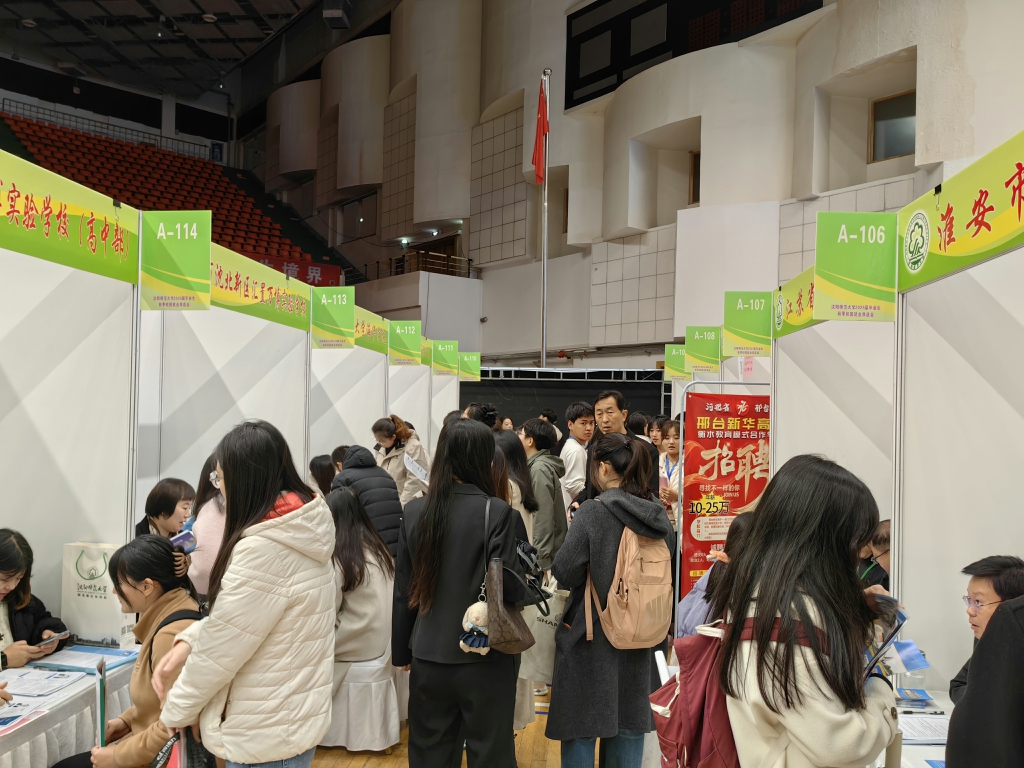 大学生毕业在哪里求职(大学毕业生找工作应该在什么网上找)