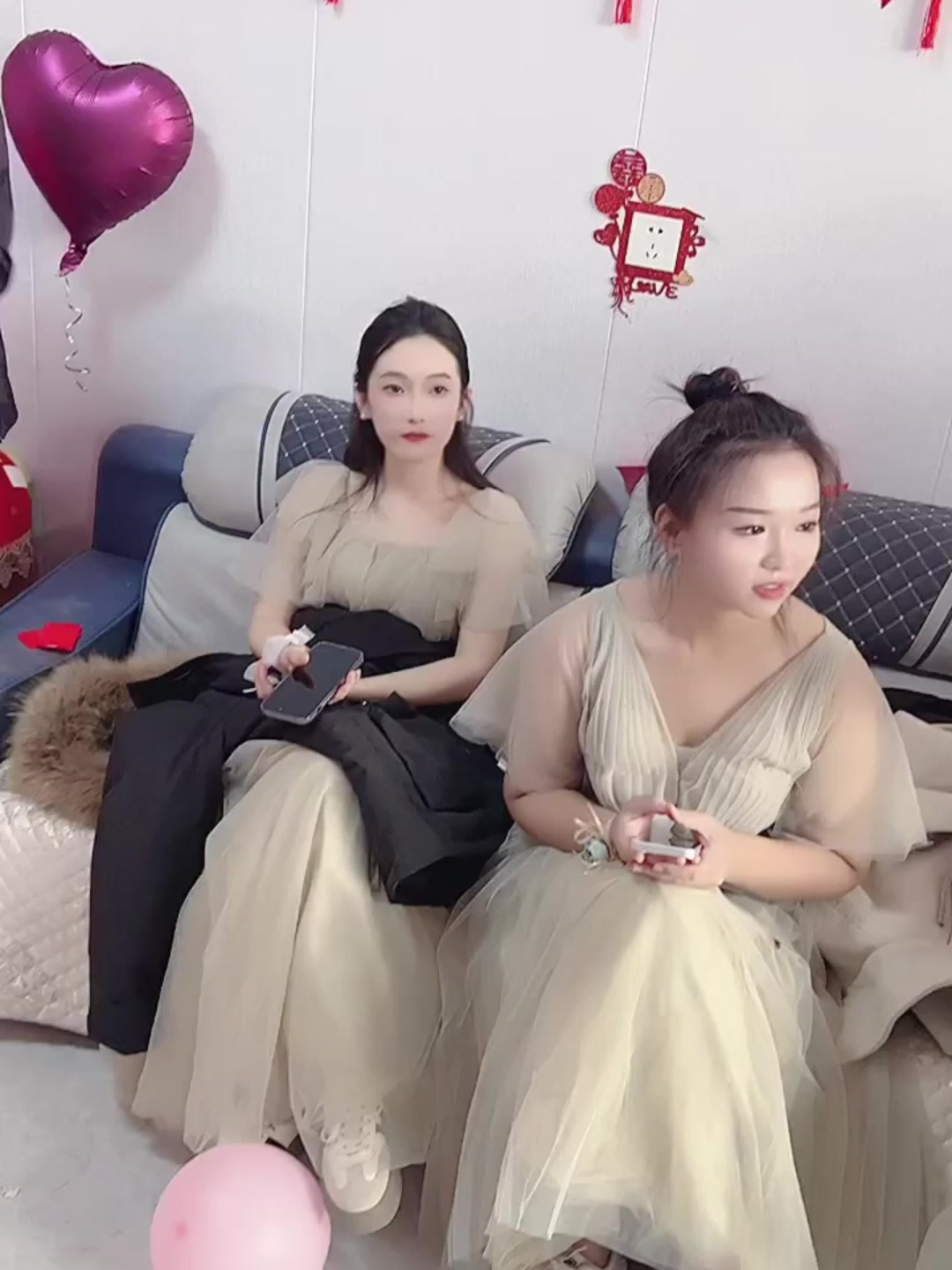 这是我见过最丰满的伴娘,身材一个比一个丰满,摄影师忍不住搭讪