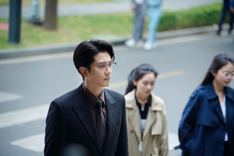 但如果能在剧情方面保持足够的竞争力,那么《恋人》无疑具有成为当