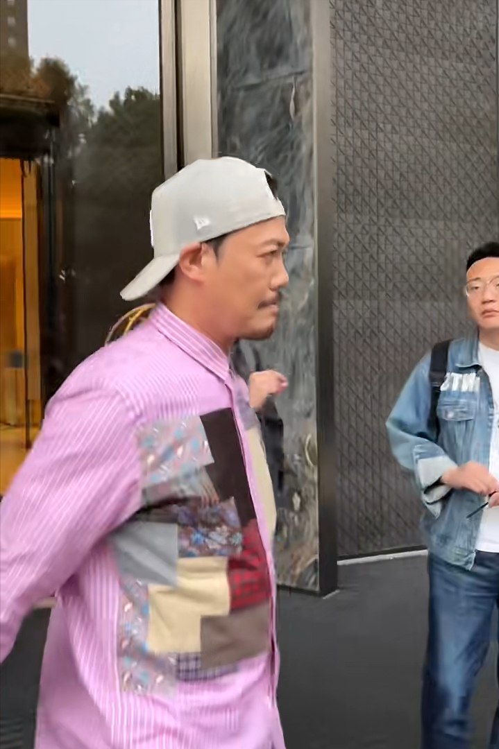 谢天华曾以男团"
