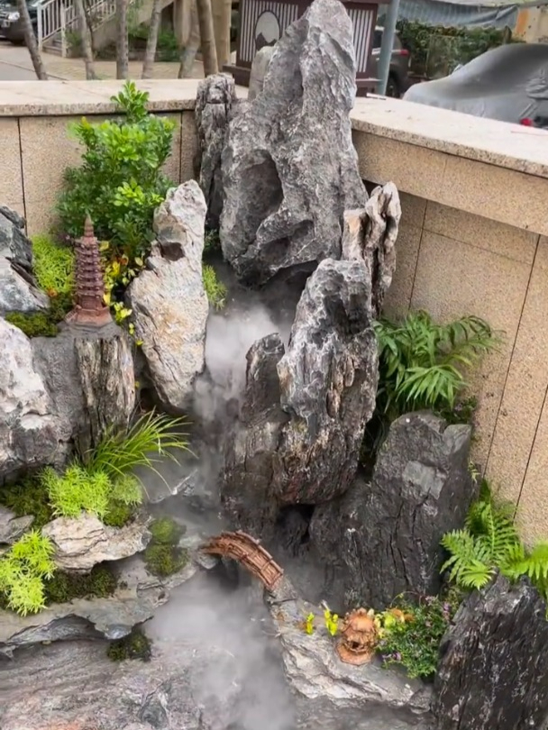 庭院小假山鱼池