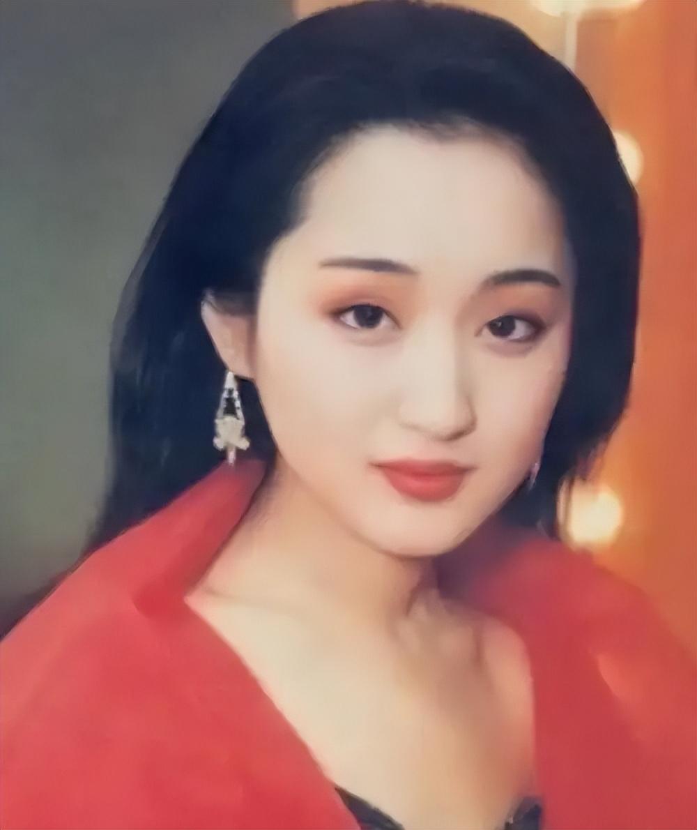 当所有人都期待杨钰莹能和毛宁在一起,杨钰莹投到了