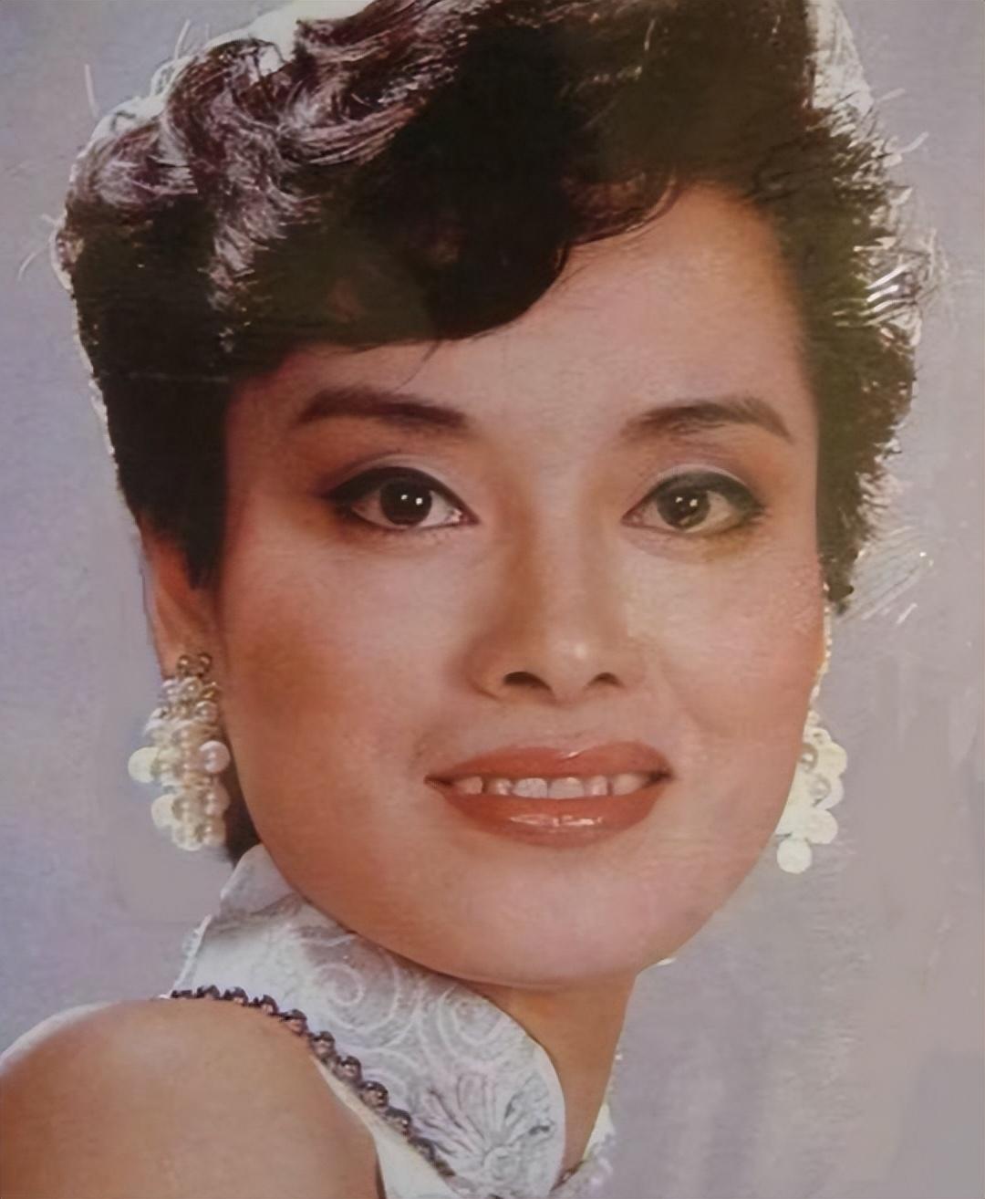 回顾:21年富豪丈夫心肌梗,毛阿敏亲自治丧,去世时一双儿女未成年