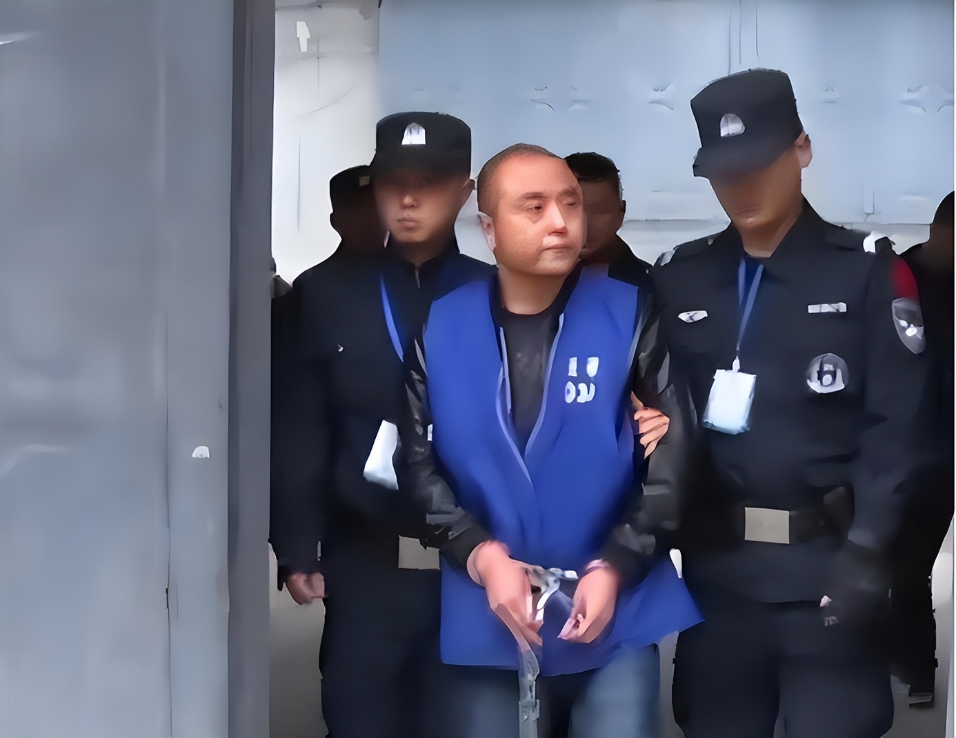 在四川旺苍县,一起发生在1999年的命案,让当地警方追查了整整20年