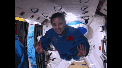 回顾:女宇航员在太空是如何生活的?看看跟你们想得一样吗