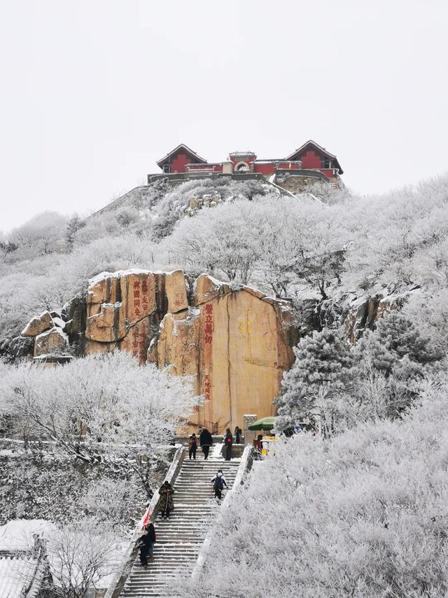 泰山南天门雪景图片