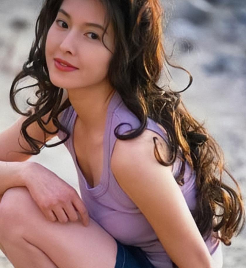 演员李婉华:35岁嫁平凡丈夫,41岁连生三胎,女儿比她还漂亮