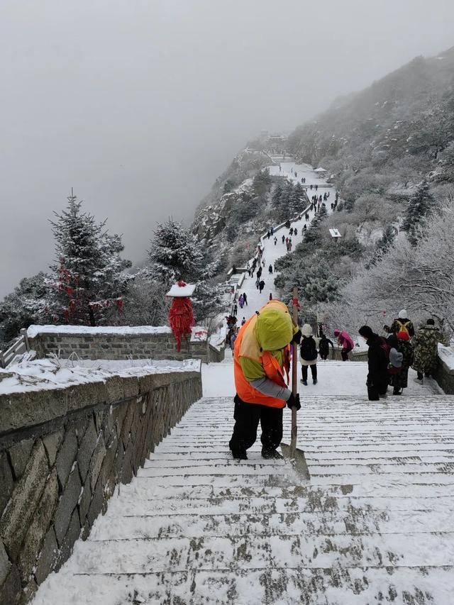 泰山南天门雪景图片