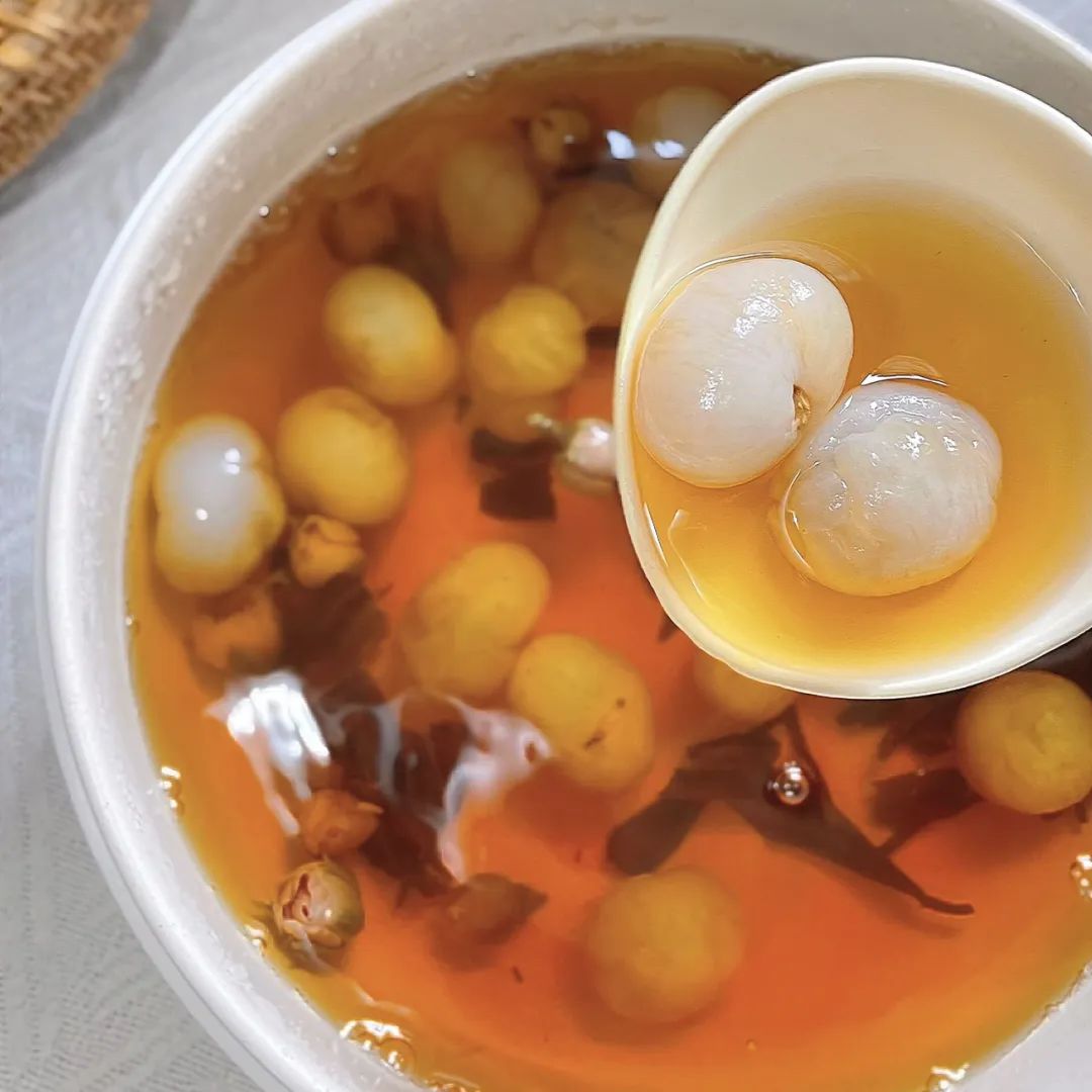 桂圆,又称为龙眼,是一种常见且营养丰富的食品,以下是它的主要作用