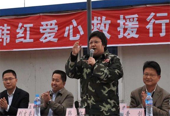 韩红:在争议与赞誉中坚守公益之路