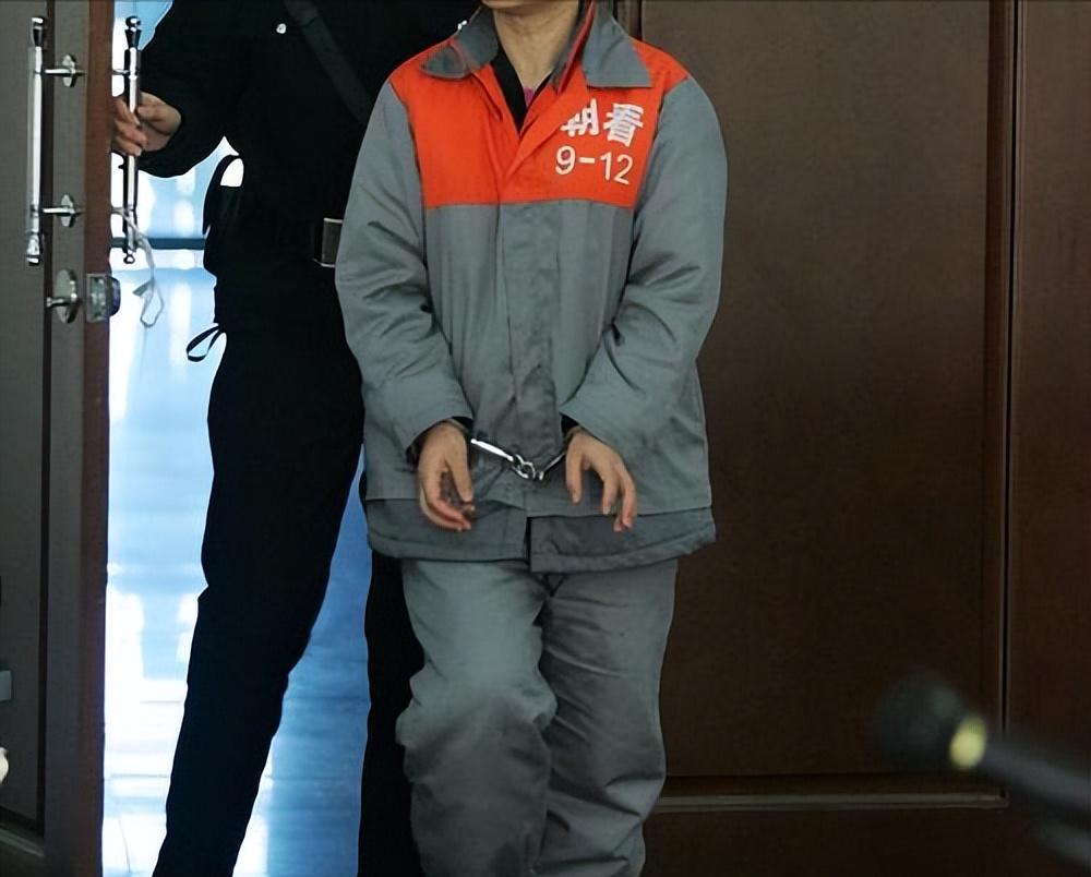 毒枭方晓红:福建首例注射死刑犯,留万字遗书,执行前对狱警鞠躬