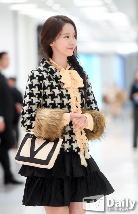 少女时代润娥慵懒编发宛如迪士尼公主,还是美得如此犯规