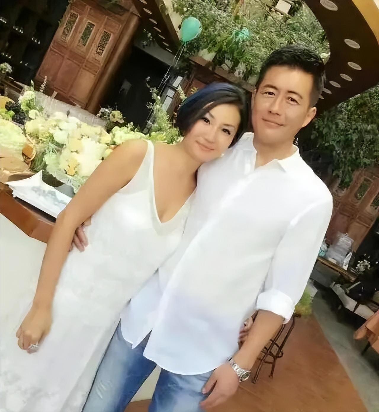 回顾江珊的前夫年轻时比靳东还帅再婚娶小16岁娇妻苦尽甘来