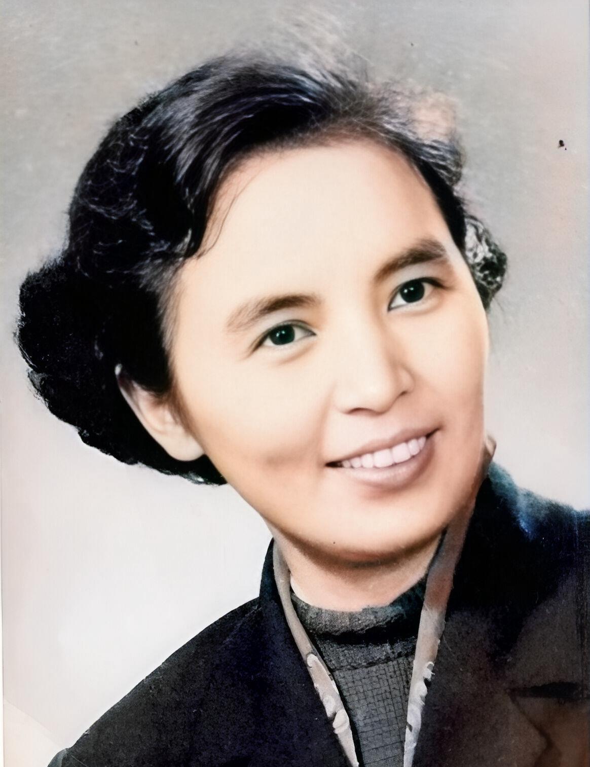 1940年的一天凌晨,一名国民党女军官急急忙忙,跑到新