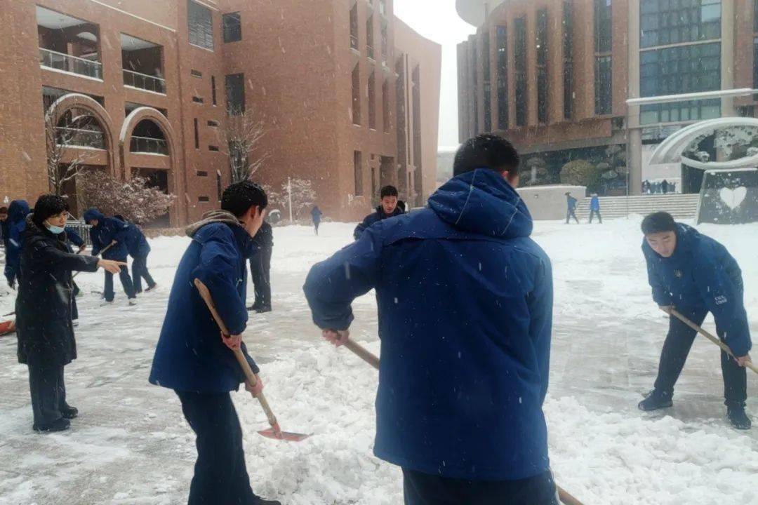 学校除雪照片图片