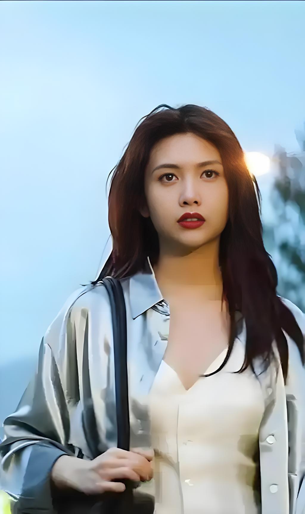 港风女神邱淑贞近照曝光,年近60美貌不减当年,网友直呼太惊艳!