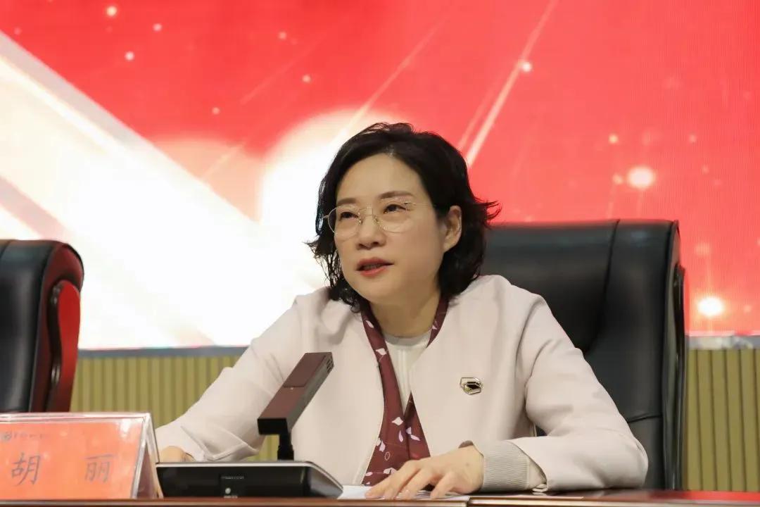 益阳市中心医院原党委书记胡丽落马 年近6旬长相徐年半老 护士出身