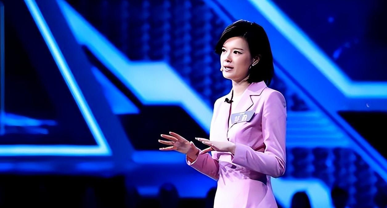 央视主持邹韵:曾言征服康辉董卿,全英文采访李显龙,果真不简单