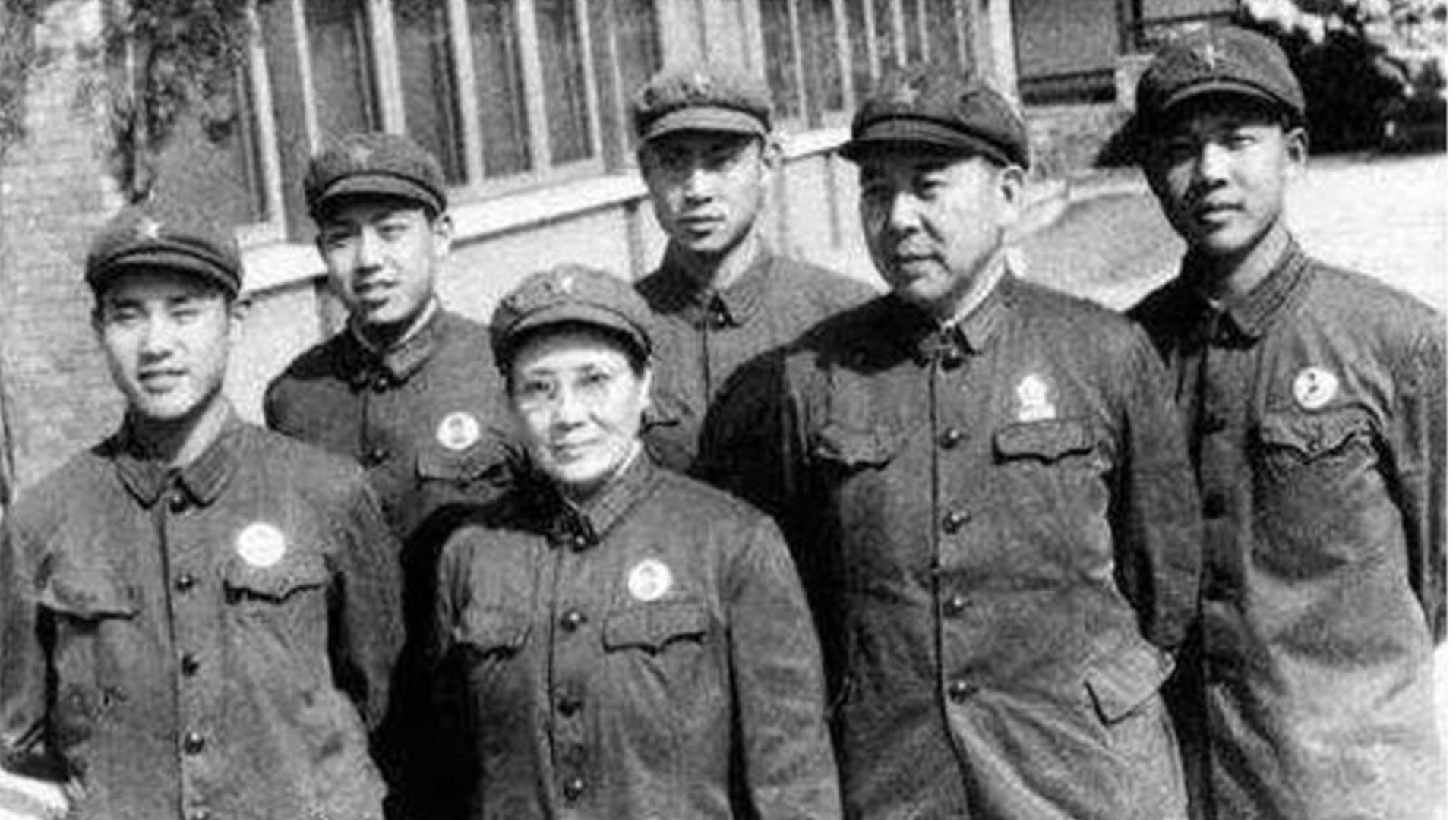 1981年开国上将黄永胜锒铛入狱,他的妻子职位越来越高,这是为何