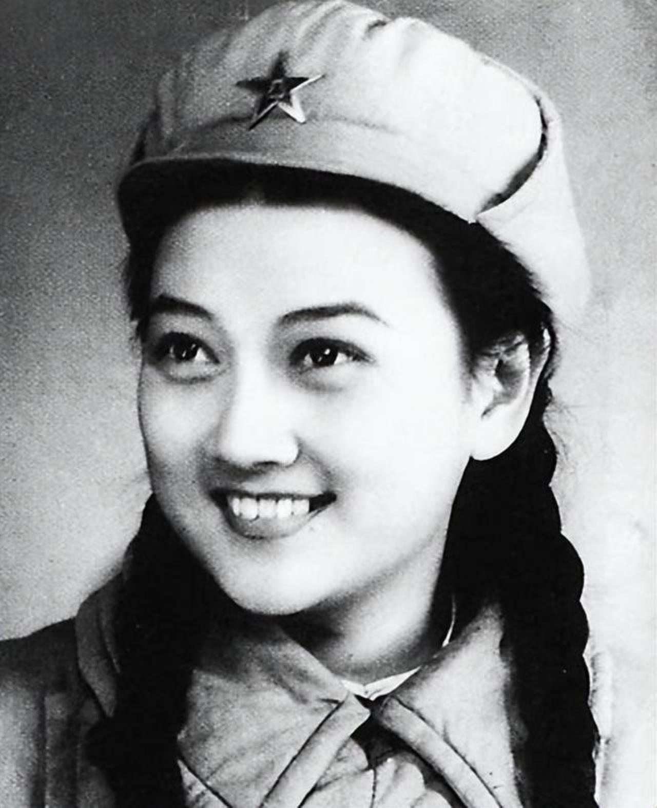 七零年代女厂长红叶图片