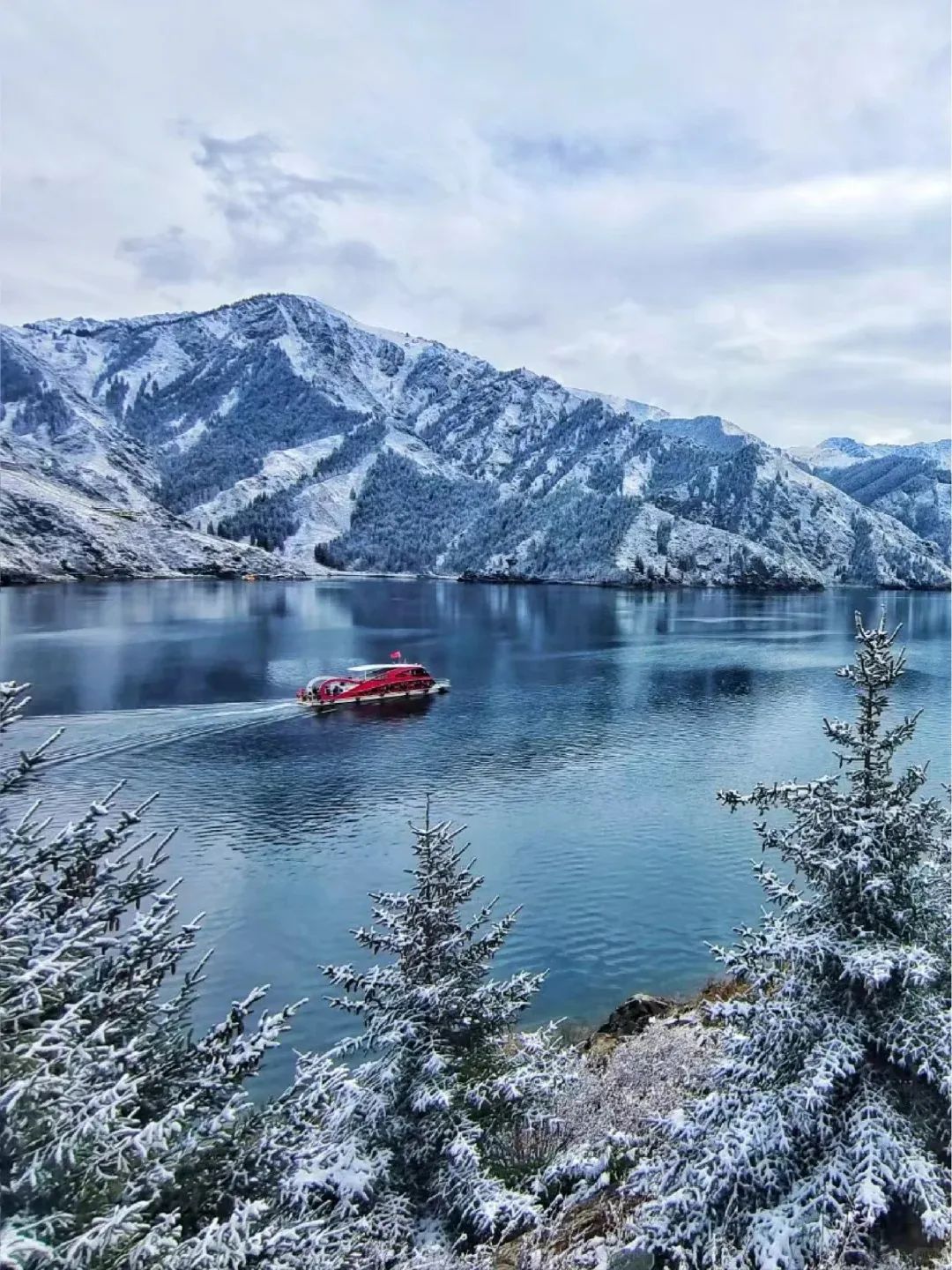 冬天的新疆天山天池文案