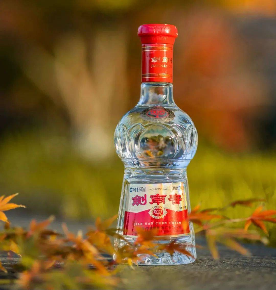 剑南春,作为中国白酒的重要品牌,其历史底蕴深厚,酿造技艺精湛