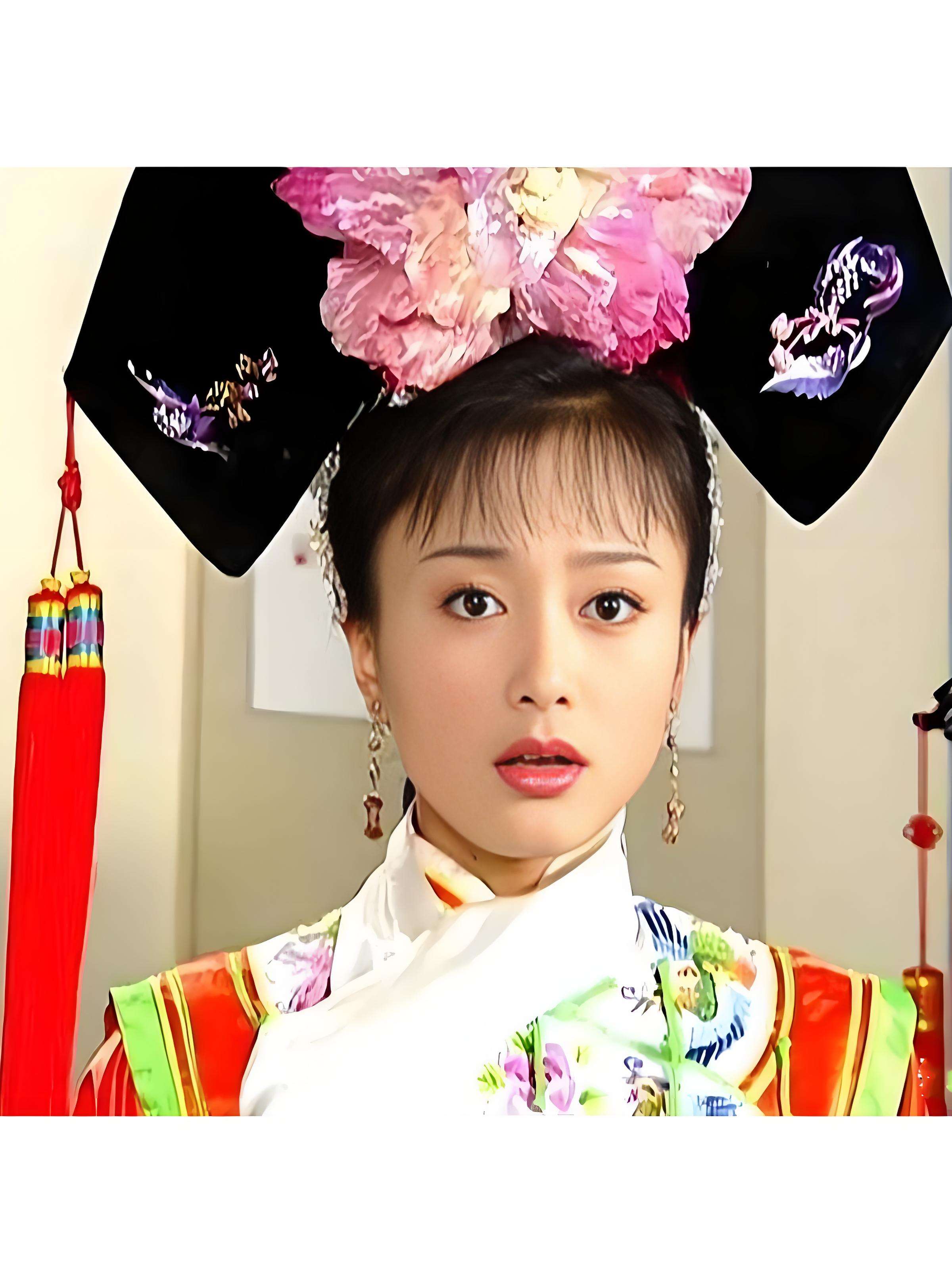 琼瑶眼光是真的"毒",45岁秦岚穿瑜伽服现身机场,s曲线太迷人