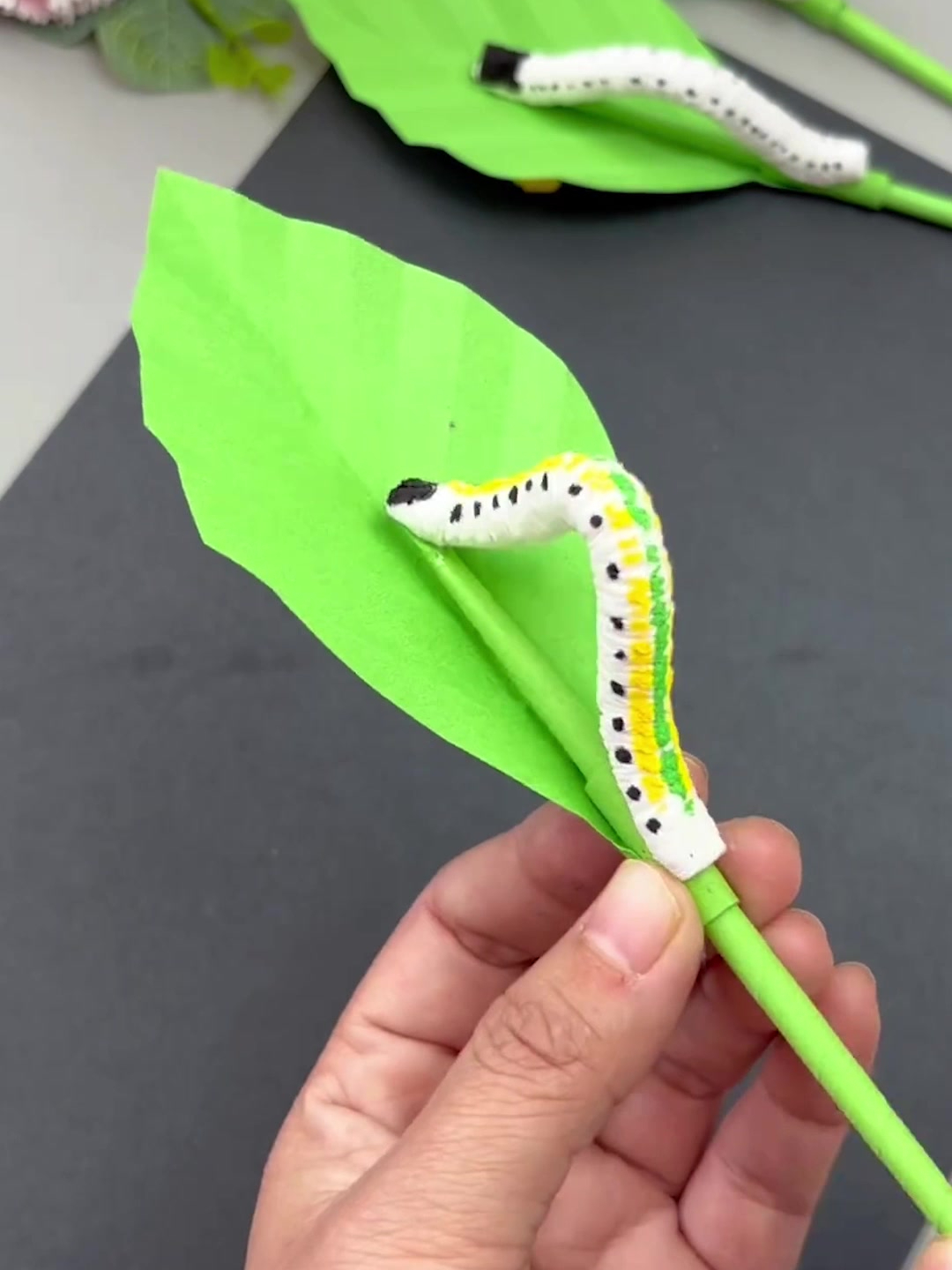 和小朋友一起做个会爬的虫子