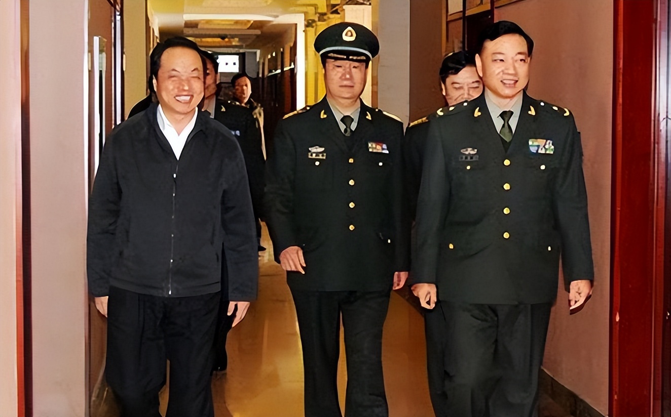 许世友之子许援朝:16岁参军49岁升少将,如今官至何位?