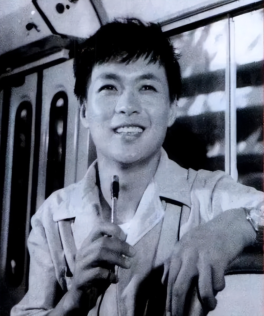 而这首歌的创作者,正是曾红极一时的迟志强