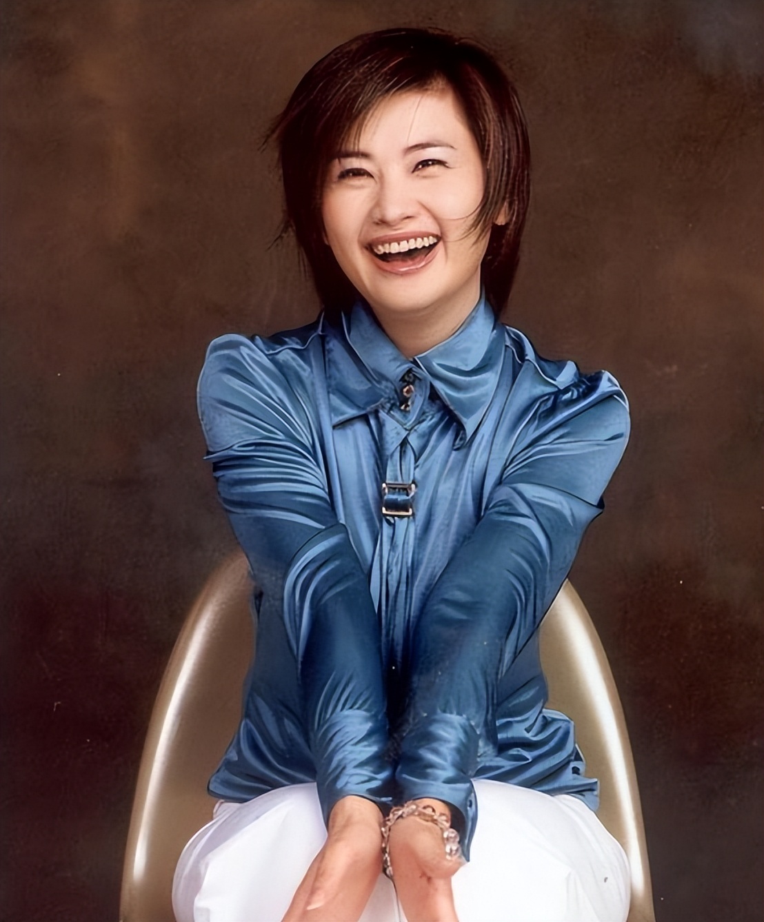 2000年主持人吴小莉和亲哥浙江相认,哥哥一贫如洗,她帮没帮亲哥?