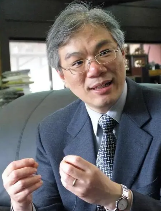 琼瑶的葬礼结束后,平家人也是火力全开,对琼瑶本人开