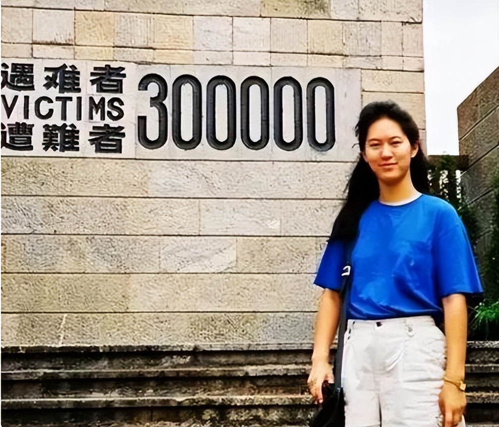 2004年11月9日,张纯如在车内无奈自尽,丈夫最后一吻催人泪下