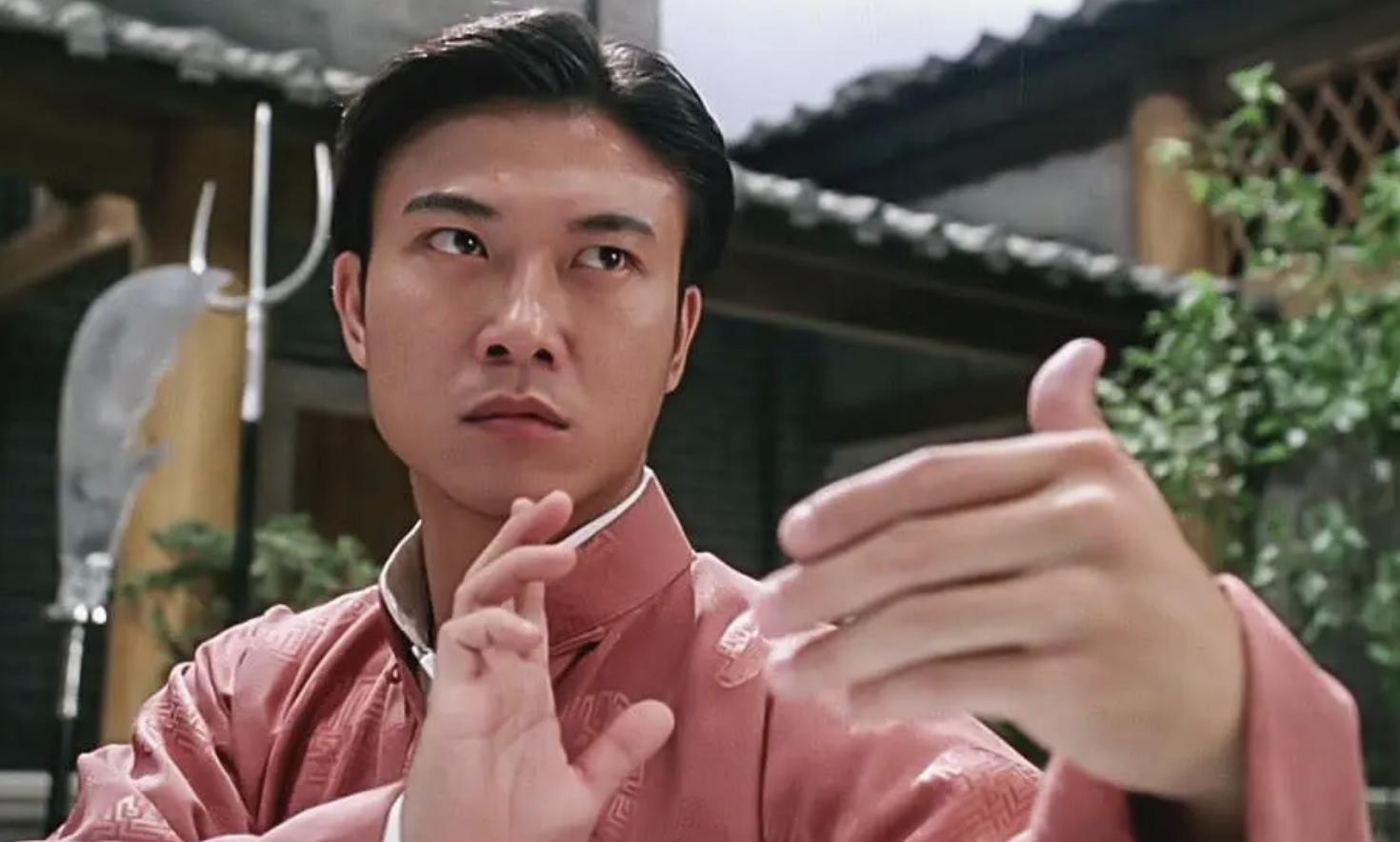 "好小子"钱小豪:《霍东阁》成绝唱,见义勇为,却偷拍裙底春光